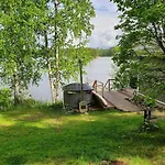 Moekki Ja Rantasauna Saimaan Rannalla *